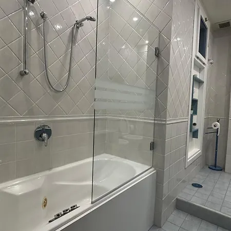 Casa Di Giulia Un Angolo Della Costiera Amalfitana * 살레르노
