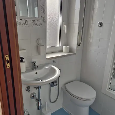 Casa Di Giulia Un Angolo Della Costiera Amalfitana 살레르노